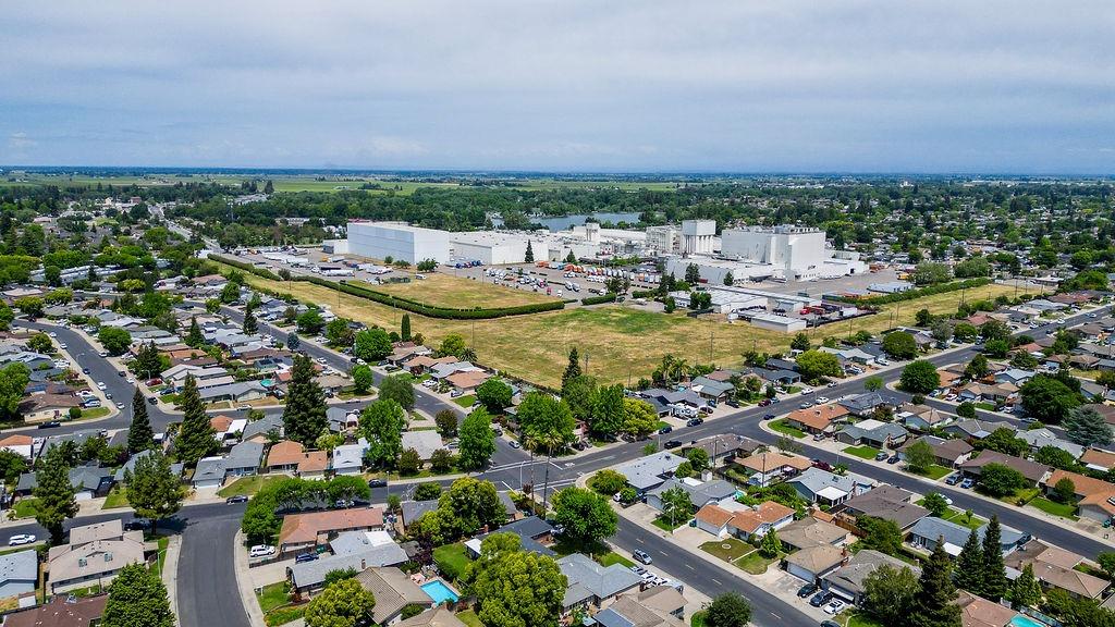 Tioga Drive, Lodi, California image 35