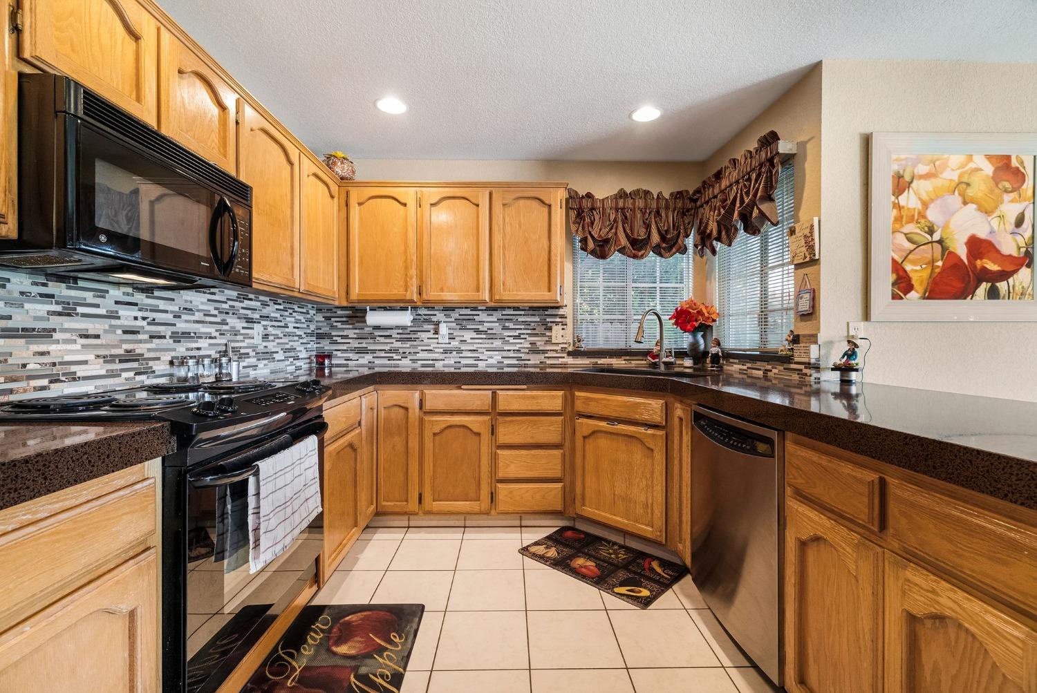 Detail Gallery Image 22 of 74 For 2460 Stabler Ln, Yuba City,  CA 95993 - 3 Beds | 2 Baths