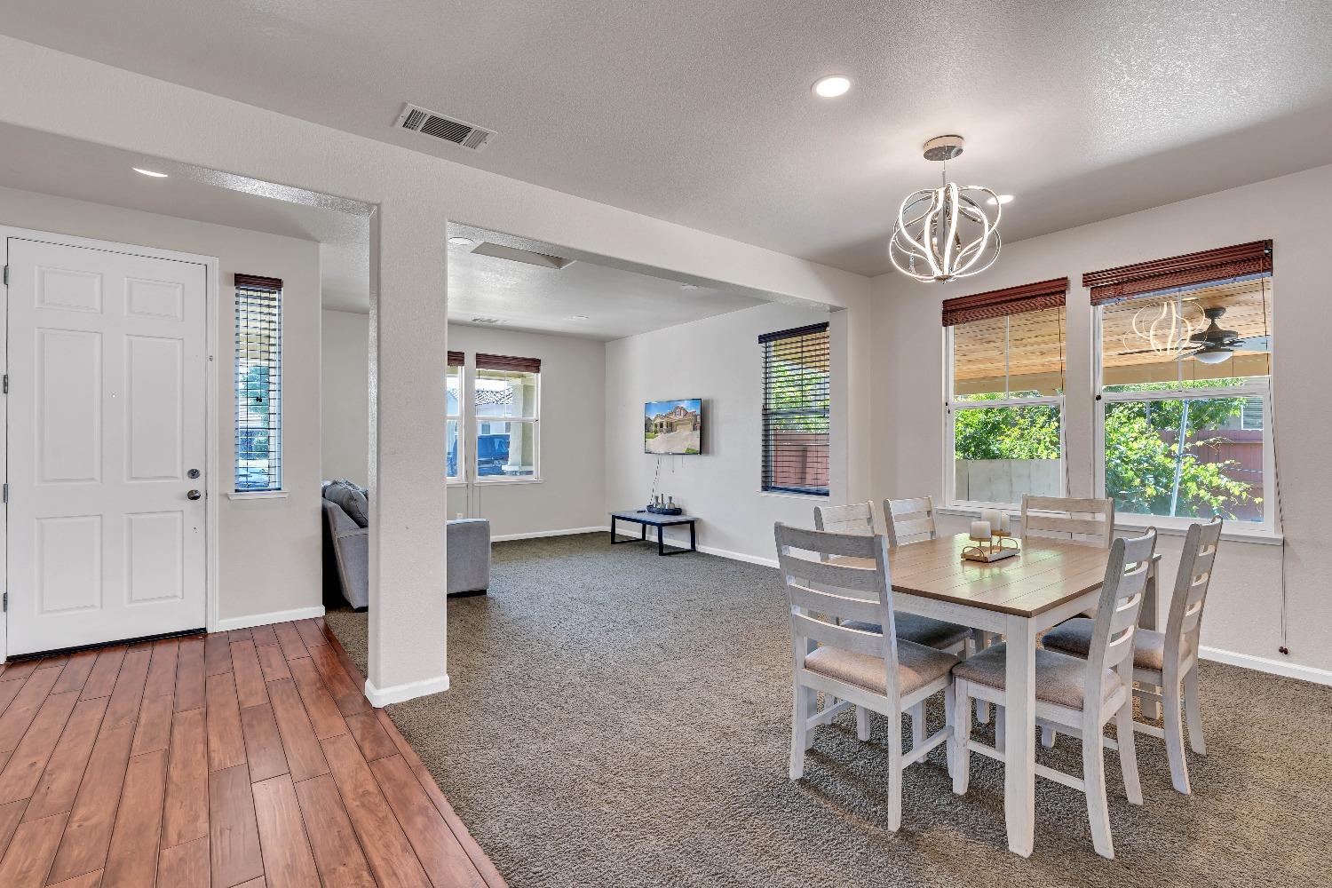 Detail Gallery Image 9 of 36 For 3819 Escena Ct, Turlock,  CA 95382 - 5 Beds | 3 Baths