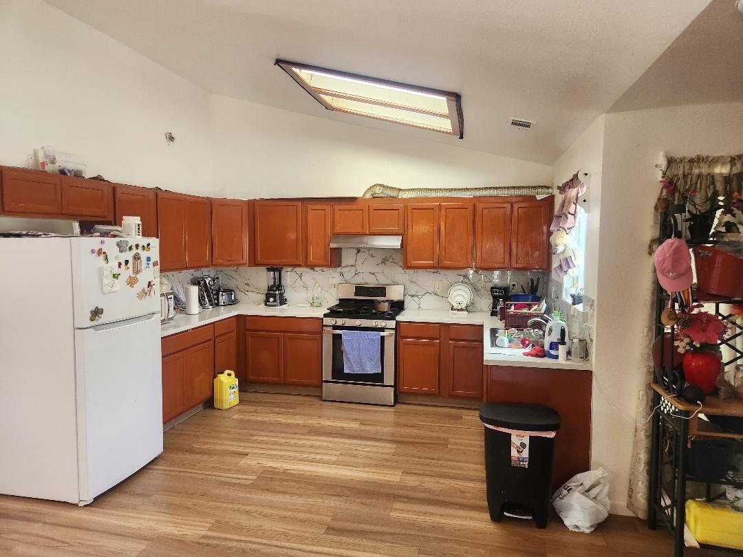 Detail Gallery Image 3 of 27 For 755 Windsor Ct, Los Banos,  CA 93635 - 5 Beds | 3 Baths