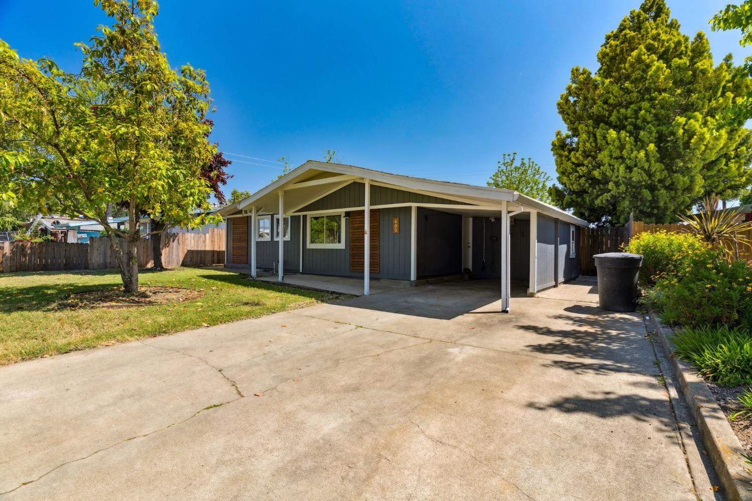 Detail Gallery Image 5 of 41 For 605 W Hampton Dr, Roseville,  CA 95678 - 4 Beds | 2 Baths