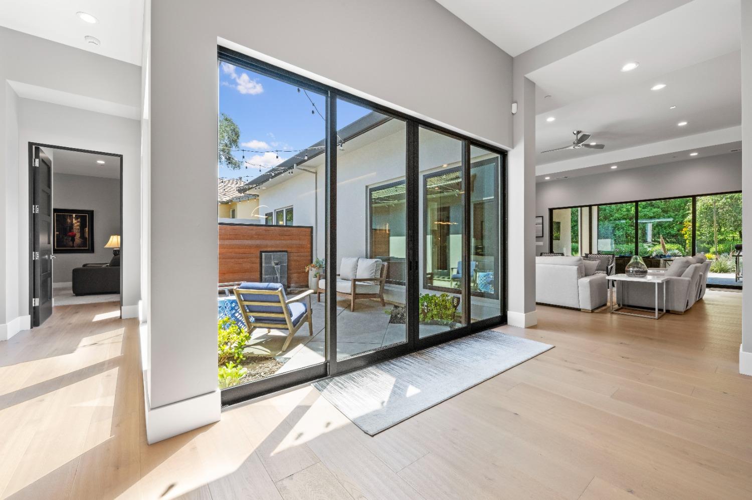 Detail Gallery Image 5 of 73 For 8452 Jomar Ln, Fair Oaks,  CA 95628 - 4 Beds | 4/1 Baths