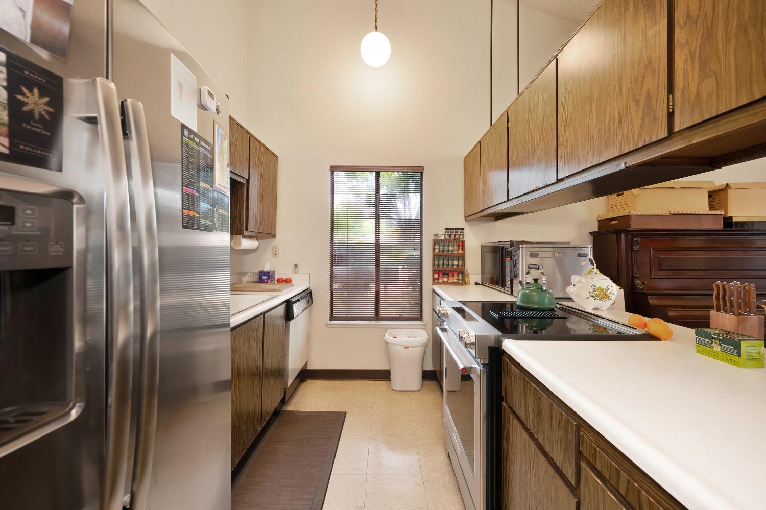 Detail Gallery Image 39 of 61 For 2473 American River Dr, Sacramento,  CA 95825 - – Beds | – Baths