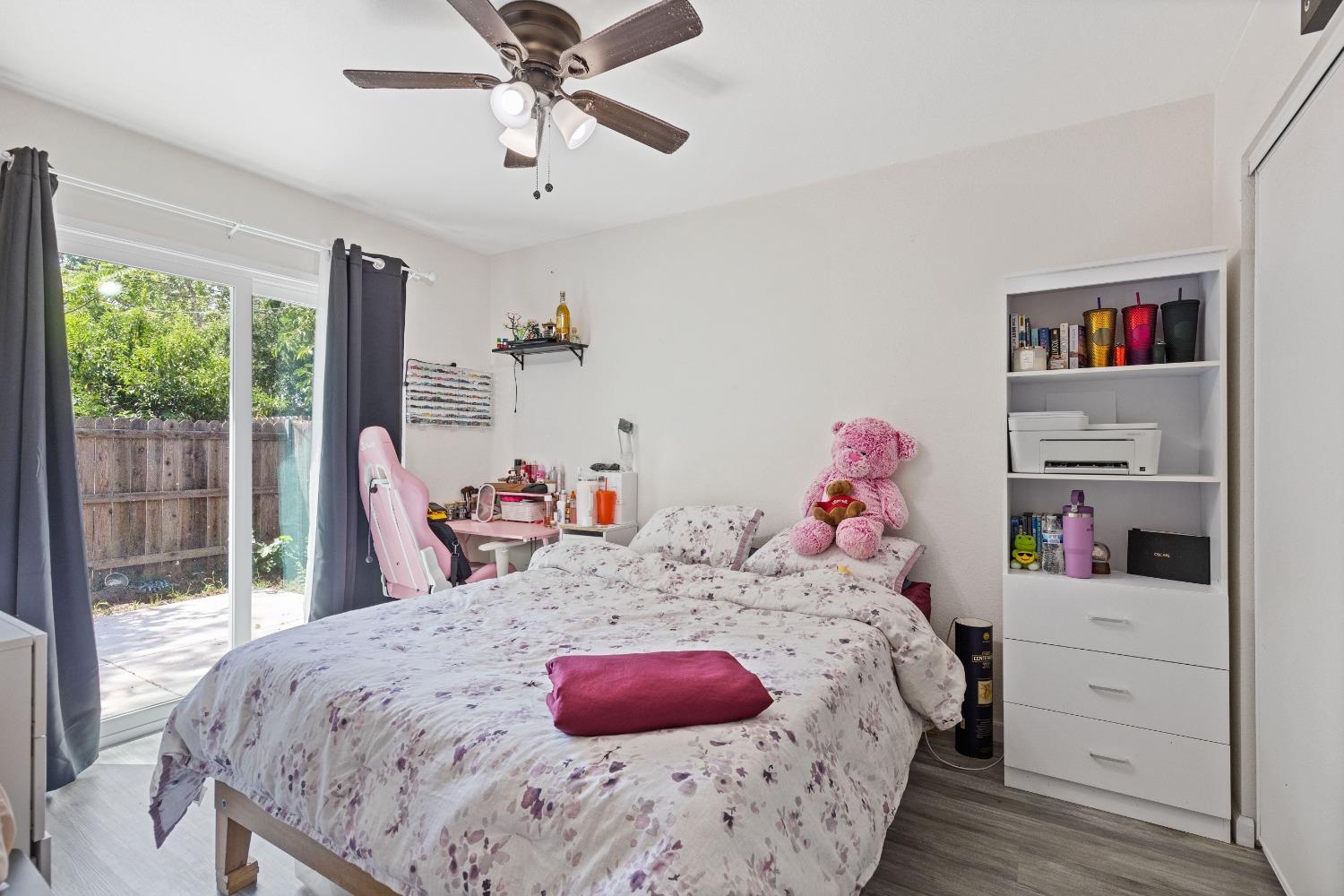 Detail Gallery Image 8 of 26 For 610 El Camino Ave, Sacramento,  CA 95815 - 5 Beds | 3 Baths