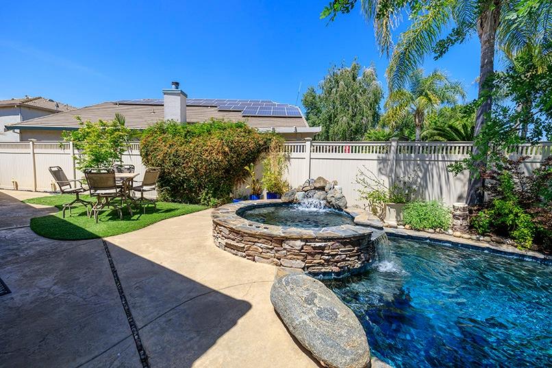 Detail Gallery Image 8 of 77 For 2001 Dayton Ave, Modesto,  CA 95356 - 3 Beds | 3 Baths