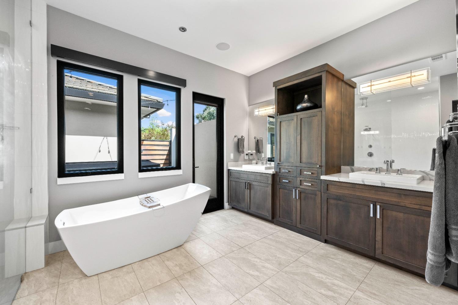 Detail Gallery Image 32 of 73 For 8452 Jomar Ln, Fair Oaks,  CA 95628 - 4 Beds | 4/1 Baths