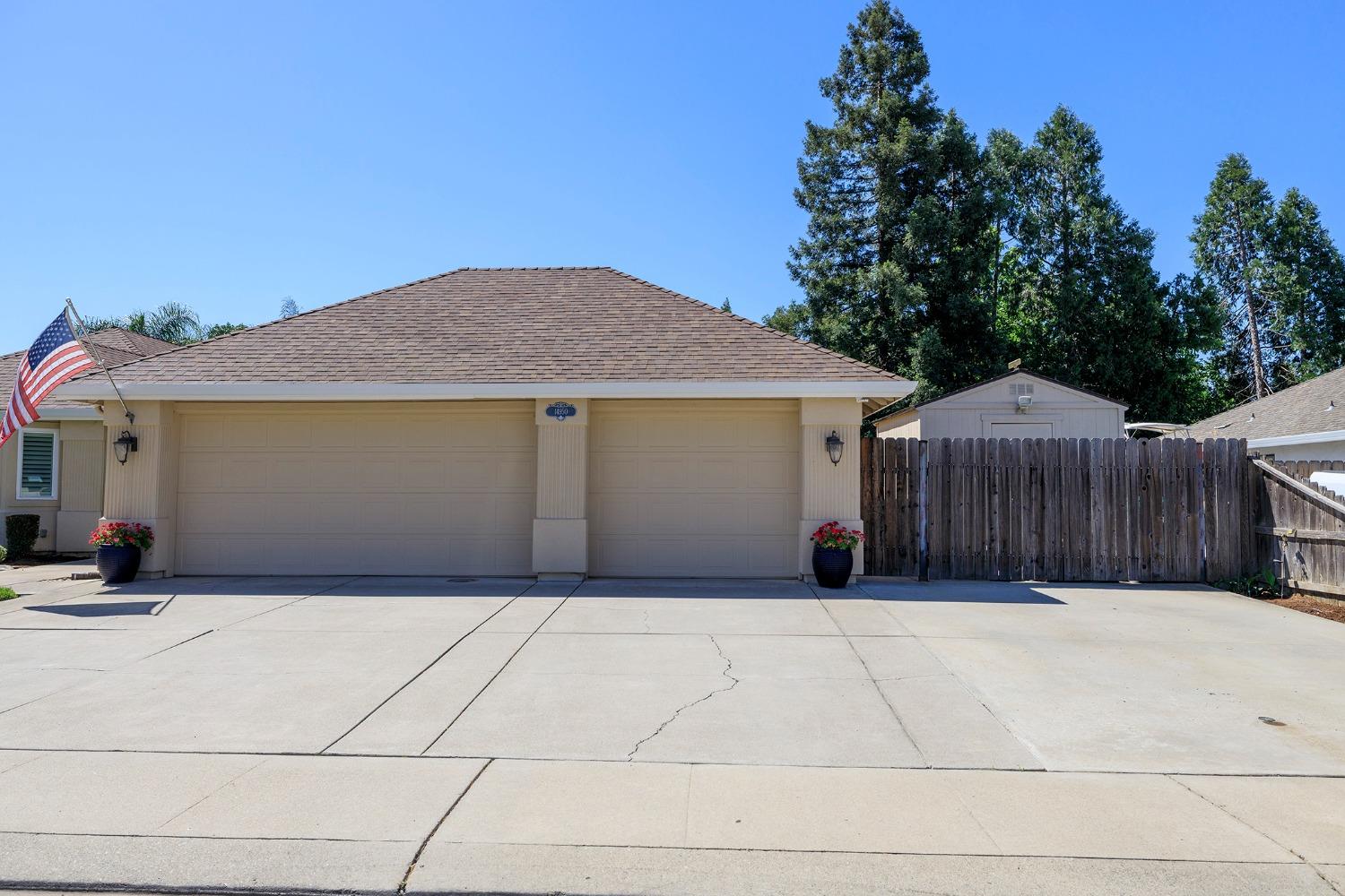 Detail Gallery Image 4 of 62 For 14950 Manzanita Way, Lockeford,  CA 95237 - 4 Beds | 2 Baths