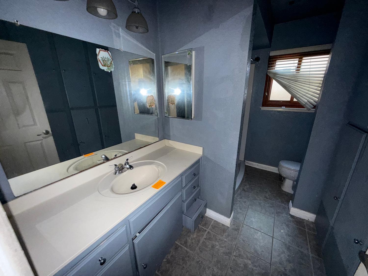 Detail Gallery Image 12 of 17 For 2454 Golden Bear Cir, Stockton,  CA 95209 - 4 Beds | 2 Baths