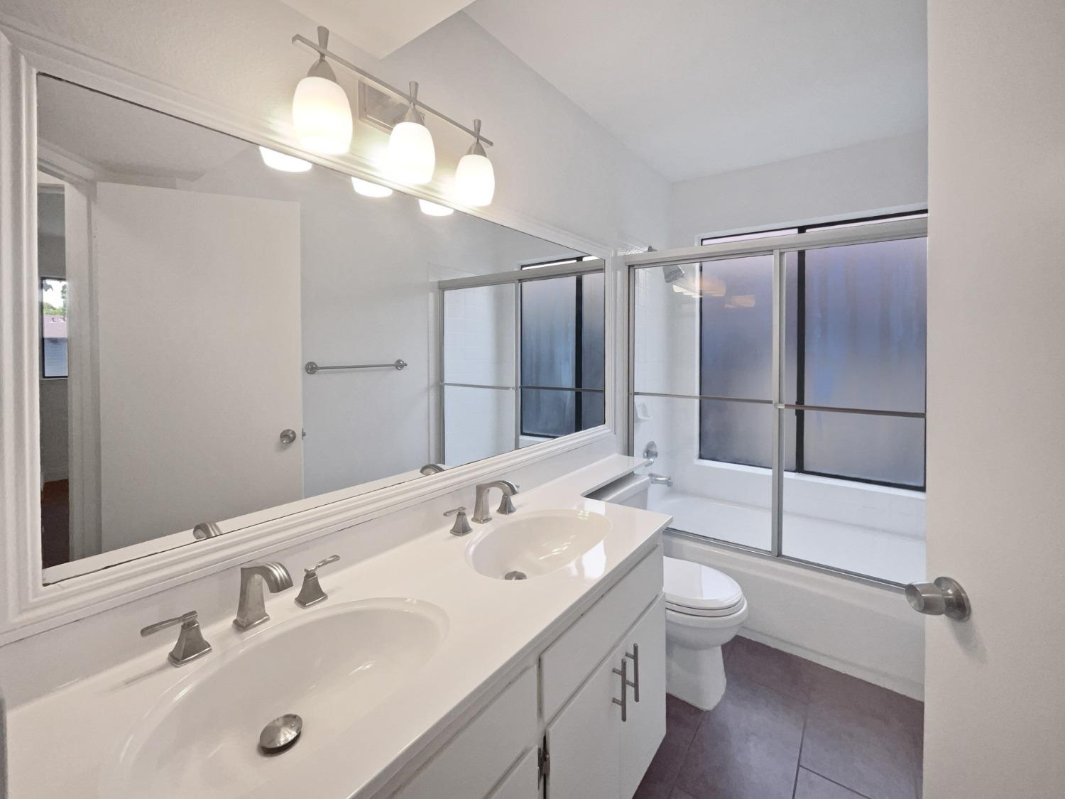 Detail Gallery Image 7 of 22 For 1465 E Hidalgo Cir #E,  Roseville,  CA 95747 - 3 Beds | 2 Baths