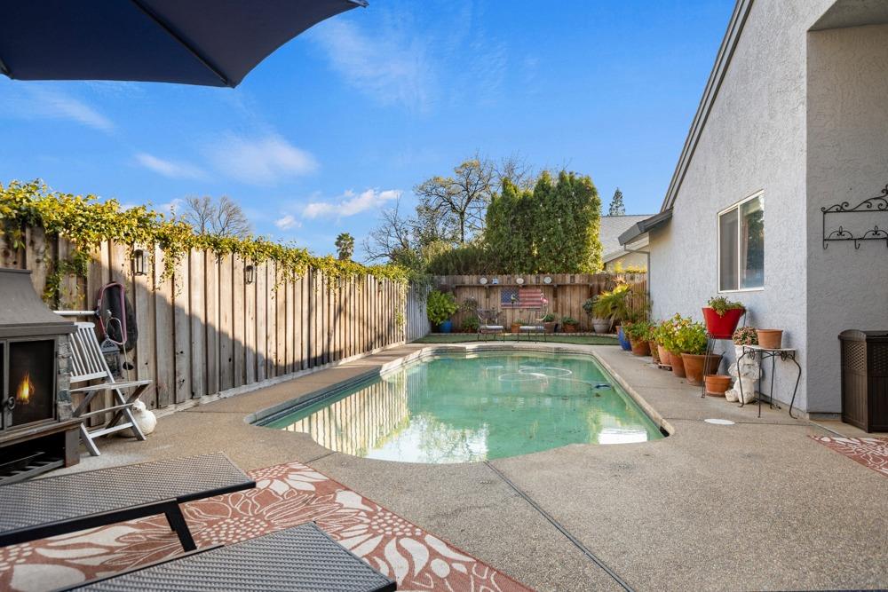 Detail Gallery Image 35 of 45 For 9524 Dunkerrin Way, Elk Grove,  CA 95758 - 3 Beds | 2 Baths