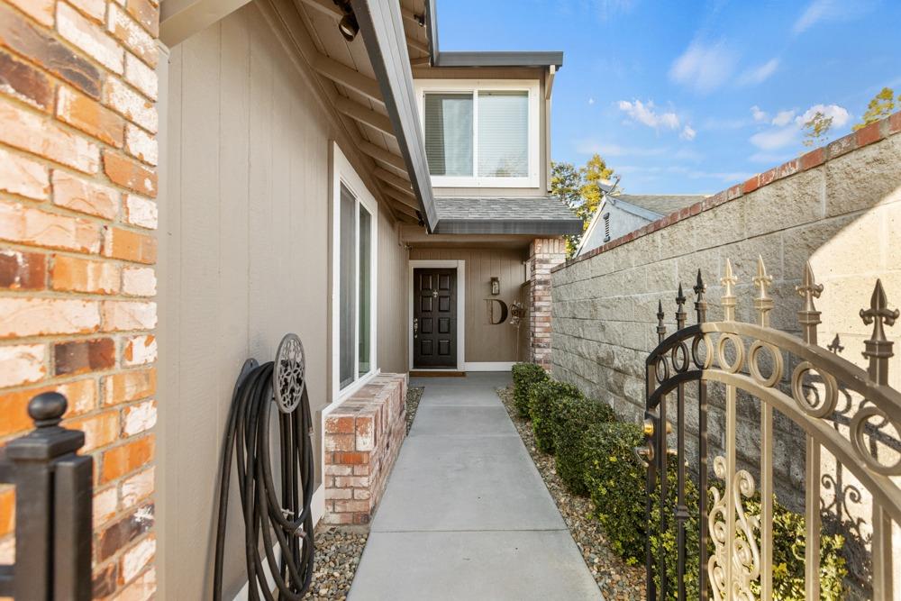 Detail Gallery Image 6 of 47 For 9523 Dunkerrin Way, Elk Grove,  CA 95758 - 3 Beds | 2/1 Baths