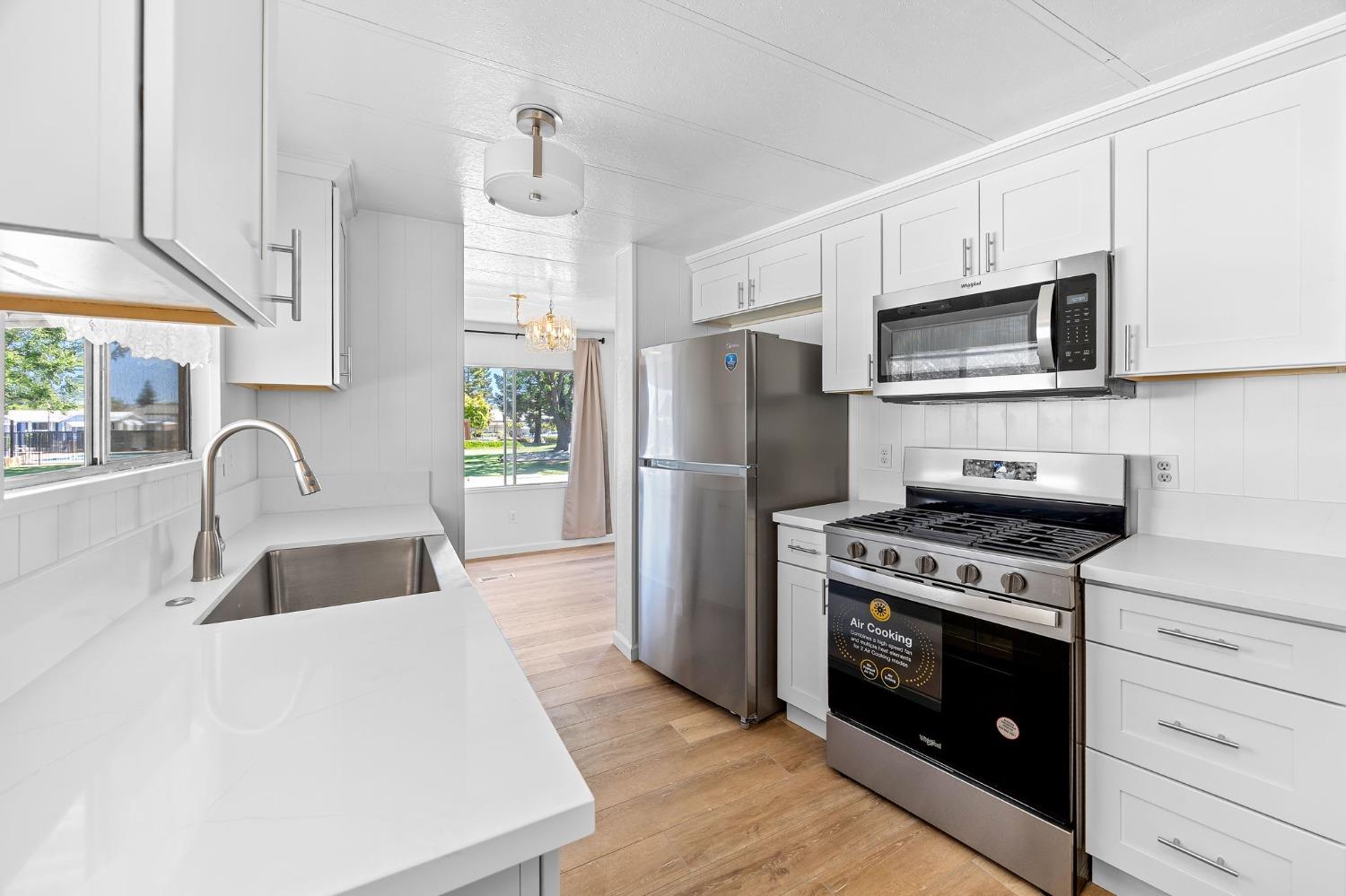 Detail Gallery Image 9 of 25 For 14 Leisureville Circle, Woodland,  CA 95776 - 2 Beds | 2 Baths