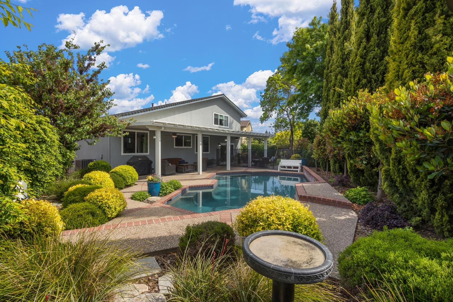 Detail Gallery Image 44 of 56 For 19 Green Mist Ct, Sacramento,  CA 95831 - 4 Beds | 3 Baths