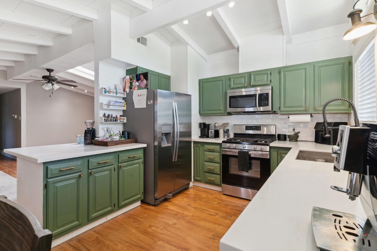 Detail Gallery Image 21 of 41 For 605 W Hampton Dr, Roseville,  CA 95678 - 4 Beds | 2 Baths