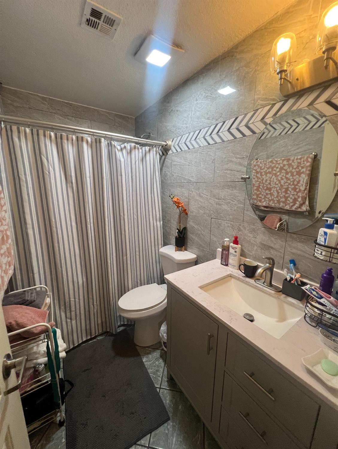 Detail Gallery Image 3 of 17 For 812 Northey Dr, Sacramento,  CA 95833 - 3 Beds | 1 Baths
