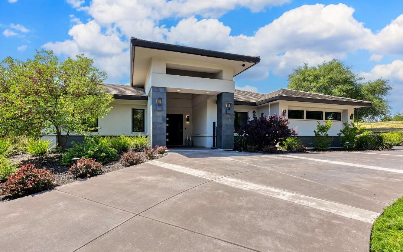 Detail Gallery Image 1 of 73 For 8452 Jomar Ln, Fair Oaks,  CA 95628 - 4 Beds | 4/1 Baths