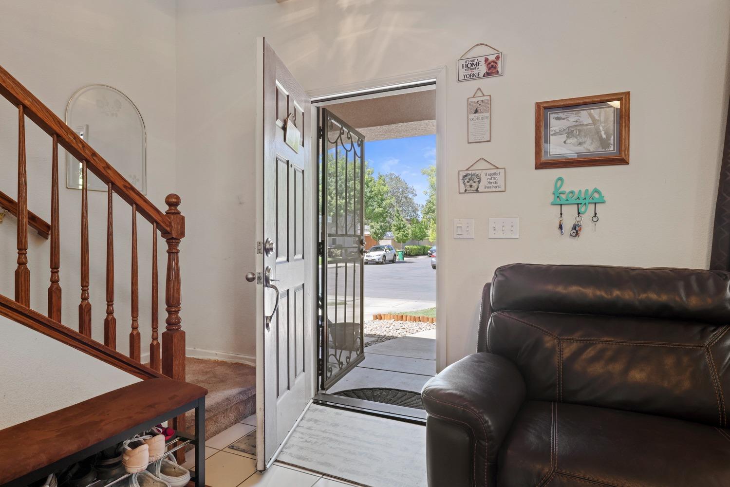 Detail Gallery Image 4 of 28 For 10680 Sellers Cir, Stockton,  CA 95209 - 3 Beds | 2/1 Baths