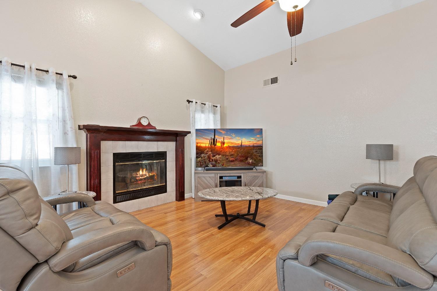 Detail Gallery Image 7 of 34 For 1616 Bergen Dr, Modesto,  CA 95350 - 3 Beds | 2 Baths