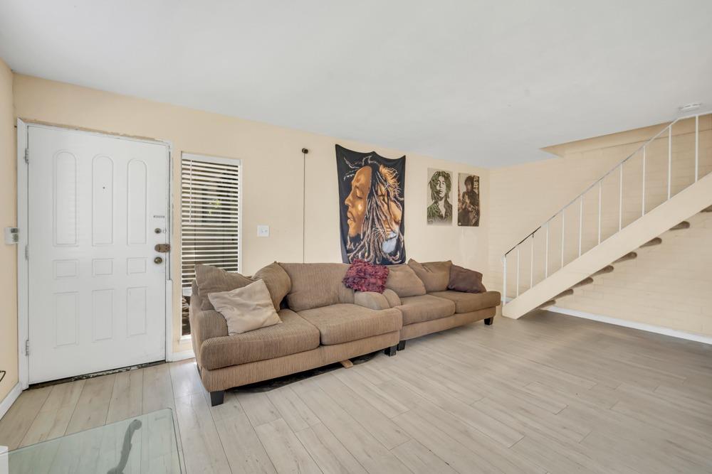 Photo #5: 225057433 Listing: Photo #5