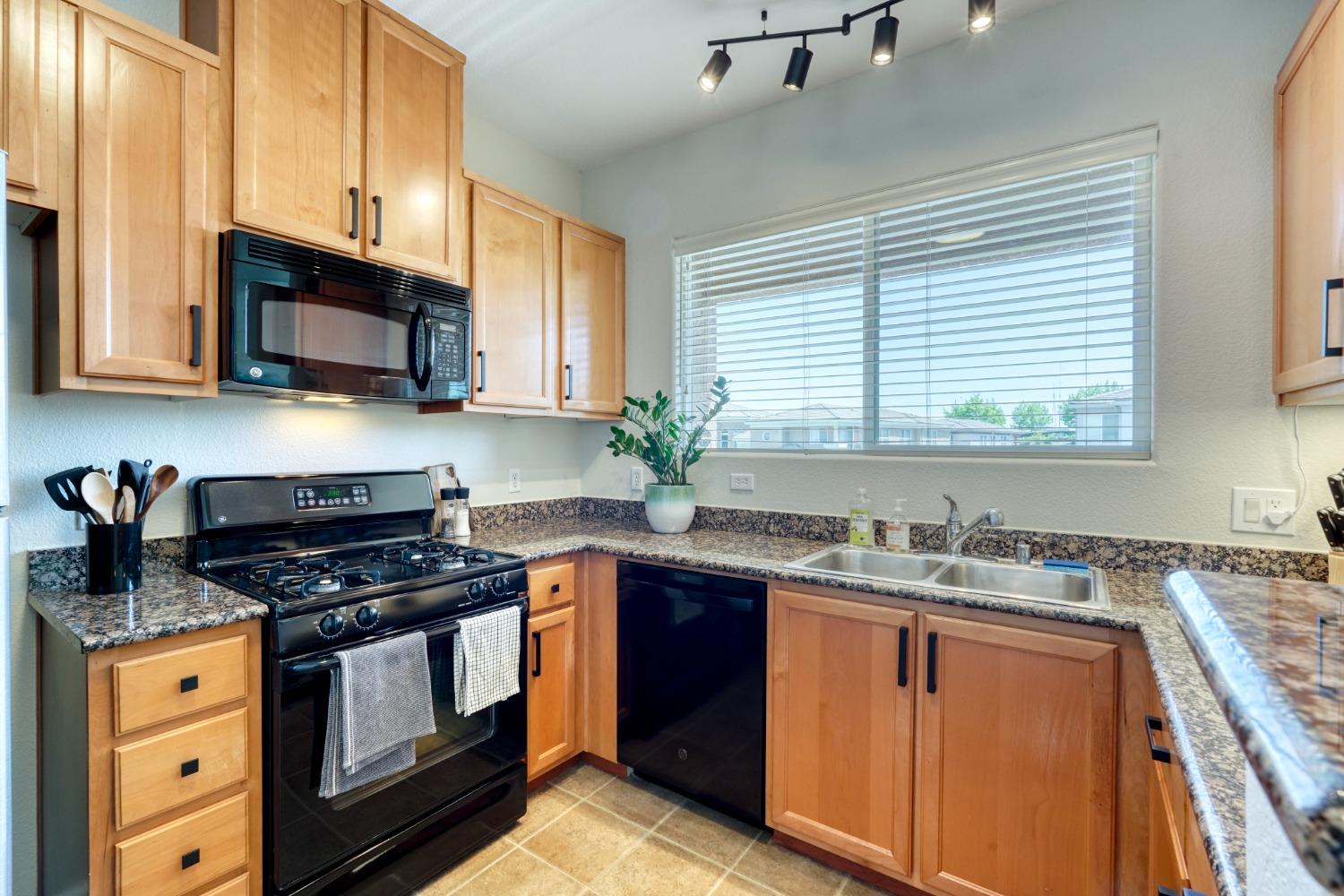 Photo #14: 225057644 Listing: Photo #14