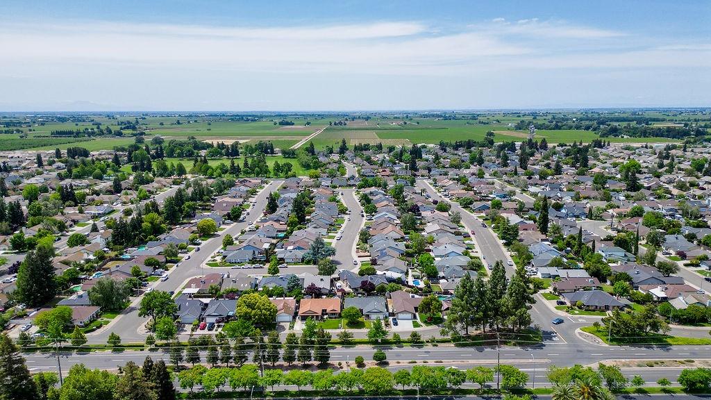 Tioga Drive, Lodi, California image 33