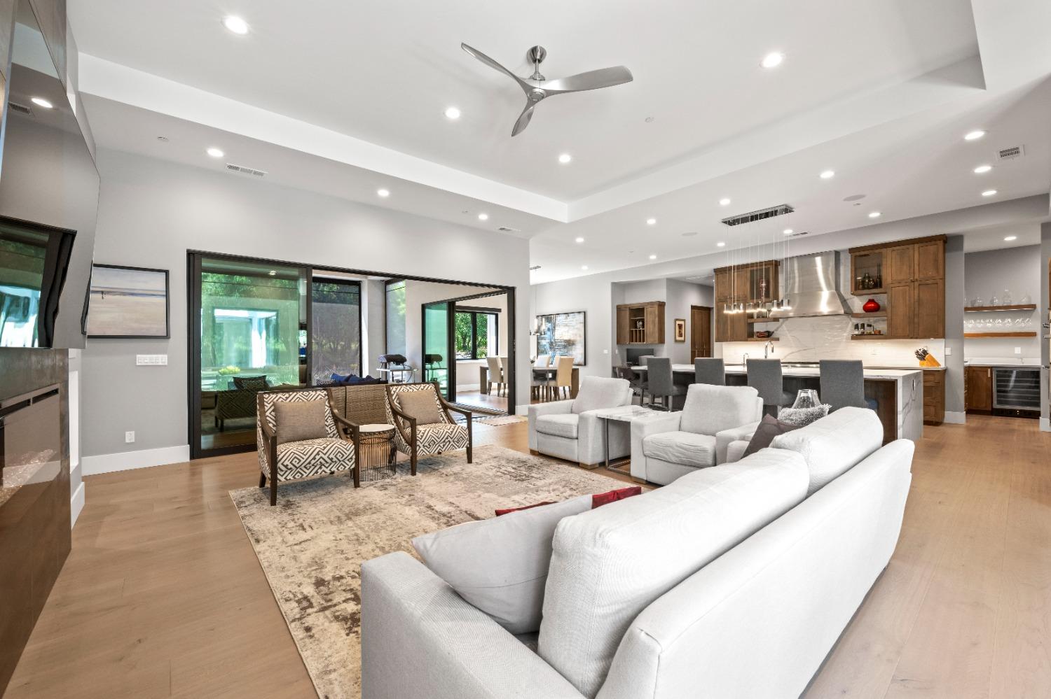 Detail Gallery Image 8 of 73 For 8452 Jomar Ln, Fair Oaks,  CA 95628 - 4 Beds | 4/1 Baths