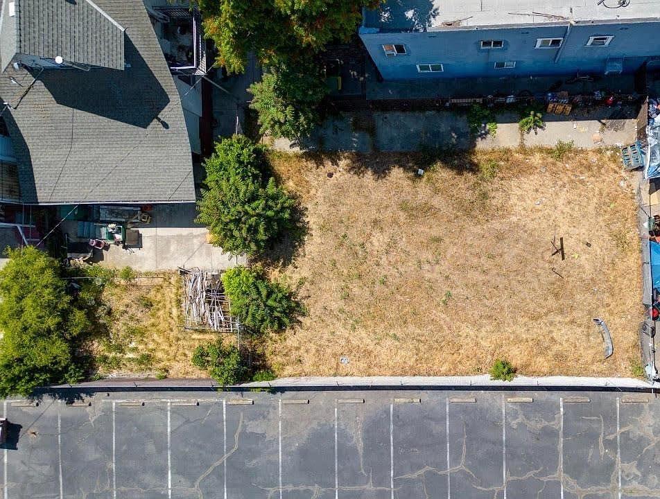 Detail Gallery Image 1 of 3 For 332 S San Joaquin St, Stockton,  CA 95203 - – Beds | – Baths