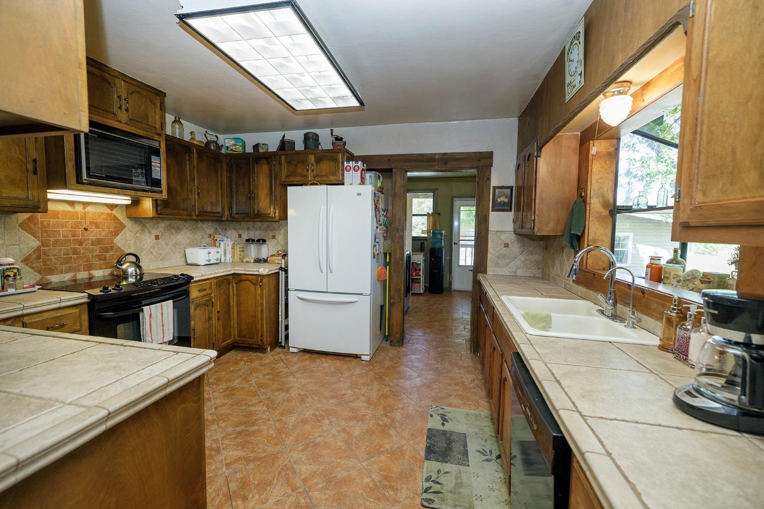 Detail Gallery Image 32 of 55 For 10600 Pioneer Ave, Oakdale,  CA 95361 - 5 Beds | 2 Baths