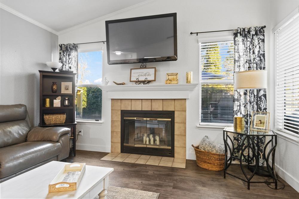 Detail Gallery Image 8 of 45 For 9524 Dunkerrin Way, Elk Grove,  CA 95758 - 3 Beds | 2 Baths