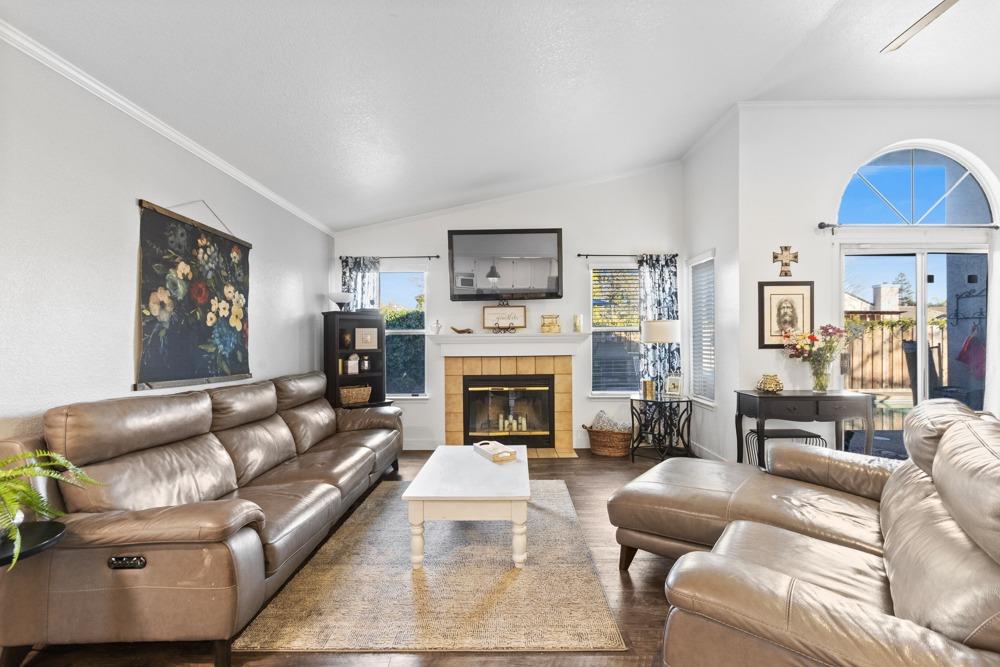 Detail Gallery Image 7 of 45 For 9524 Dunkerrin Way, Elk Grove,  CA 95758 - 3 Beds | 2 Baths