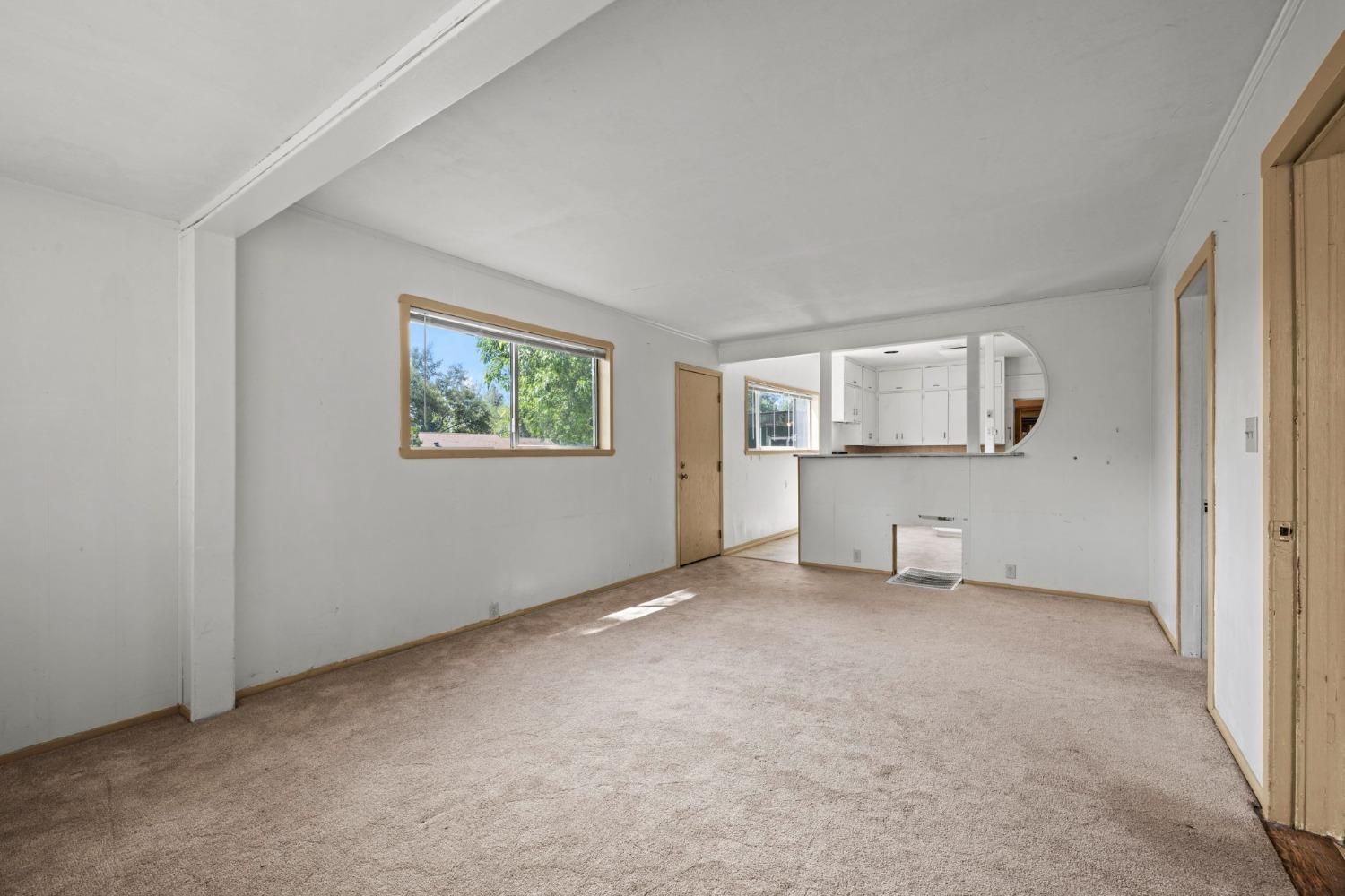 Detail Gallery Image 3 of 31 For 4615 Illinois Ave, Fair Oaks,  CA 95628 - 4 Beds | 1/2 Baths