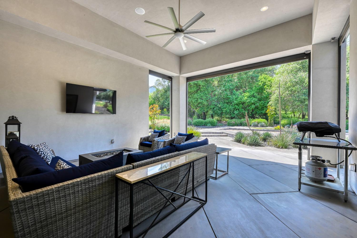 Detail Gallery Image 50 of 73 For 8452 Jomar Ln, Fair Oaks,  CA 95628 - 4 Beds | 4/1 Baths