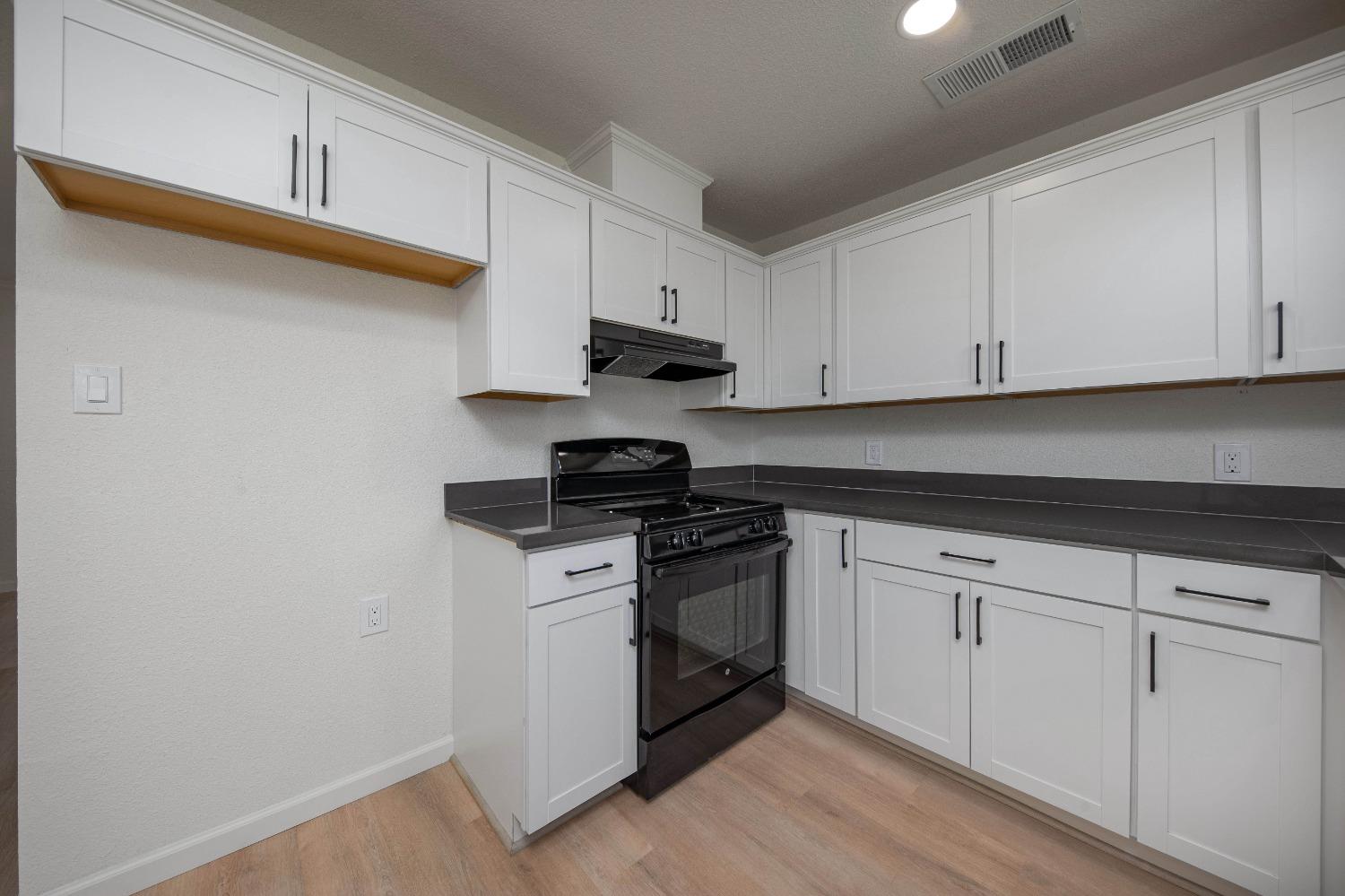 Detail Gallery Image 17 of 32 For 3037 W Monterey Ave, Stockton,  CA 95204 - 3 Beds | 1 Baths