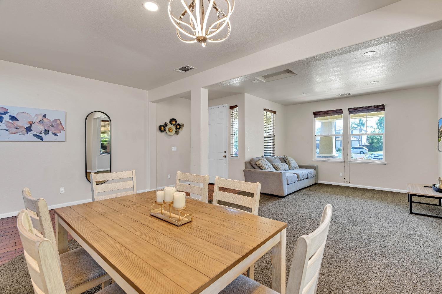 Detail Gallery Image 8 of 36 For 3819 Escena Ct, Turlock,  CA 95382 - 5 Beds | 3 Baths