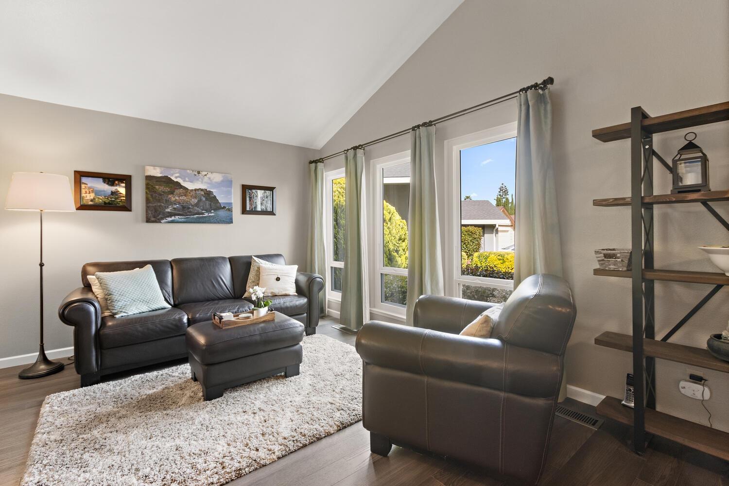 Detail Gallery Image 7 of 56 For 19 Green Mist Ct, Sacramento,  CA 95831 - 4 Beds | 3 Baths