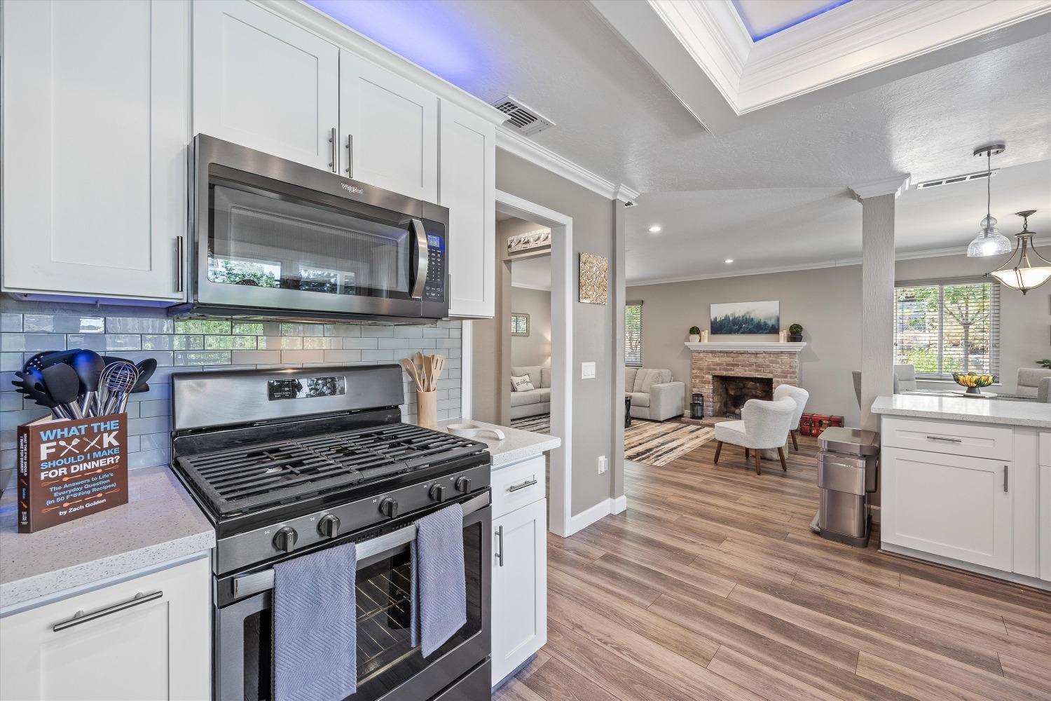 Detail Gallery Image 16 of 44 For 8175 Waikiki Dr, Fair Oaks,  CA 95628 - 4 Beds | 2 Baths