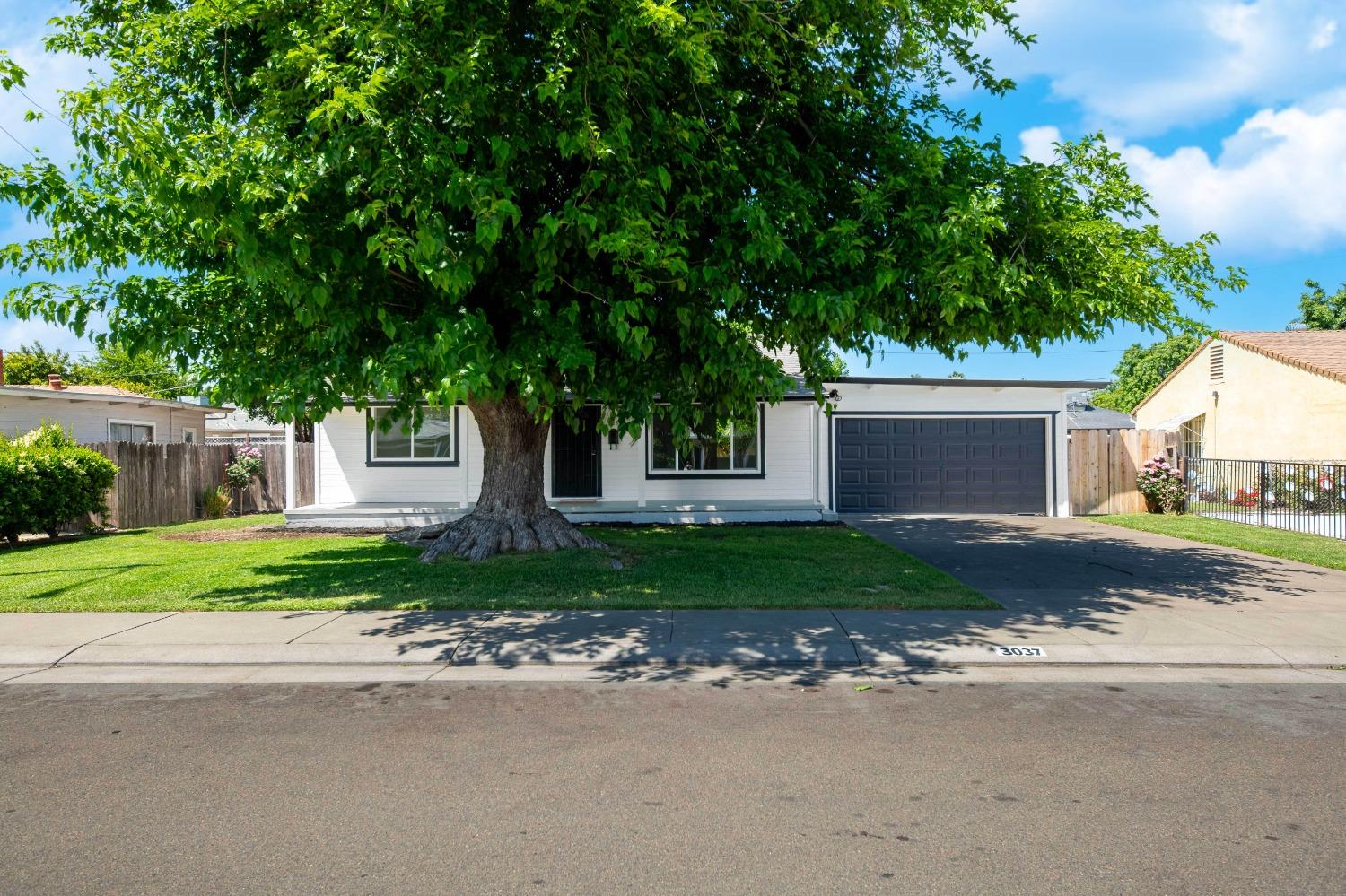 Detail Gallery Image 5 of 32 For 3037 W Monterey Ave, Stockton,  CA 95204 - 3 Beds | 1 Baths