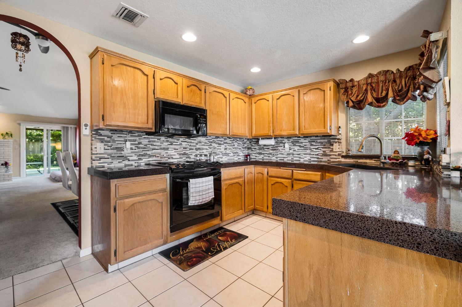 Detail Gallery Image 21 of 74 For 2460 Stabler Ln, Yuba City,  CA 95993 - 3 Beds | 2 Baths