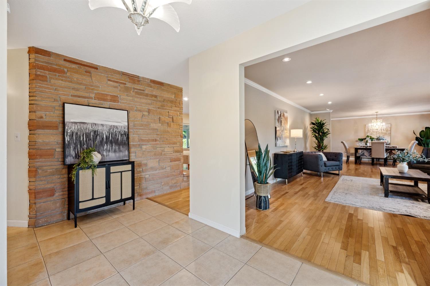 Detail Gallery Image 8 of 65 For 2751 American River Dr, Sacramento,  CA 95864 - 4 Beds | 3 Baths