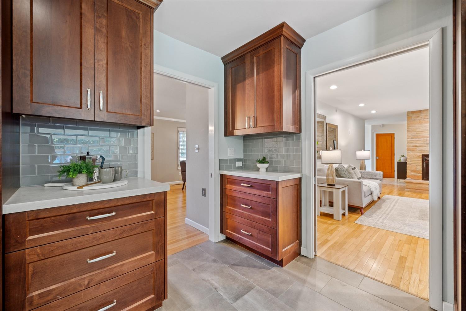 Detail Gallery Image 24 of 65 For 2751 American River Dr, Sacramento,  CA 95864 - 4 Beds | 3 Baths