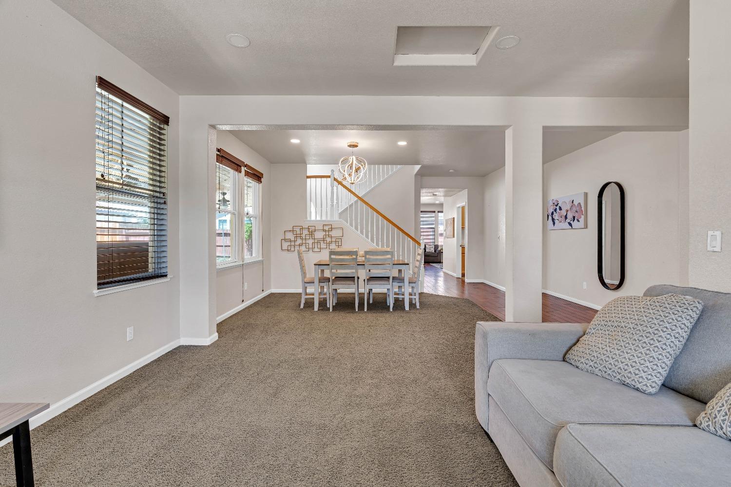 Detail Gallery Image 6 of 36 For 3819 Escena Ct, Turlock,  CA 95382 - 5 Beds | 3 Baths
