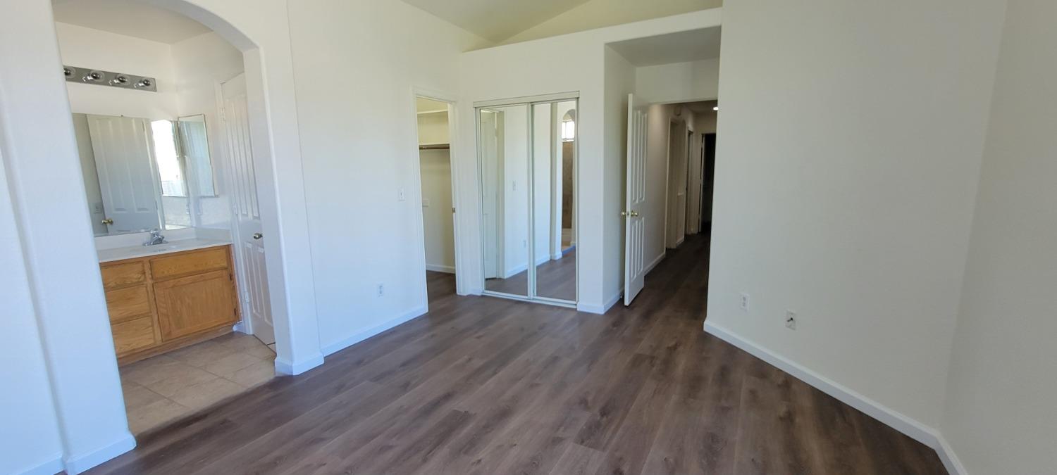 Detail Gallery Image 5 of 13 For 8239 Leesburg Way, Elk Grove,  CA 95624 - 3 Beds | 2 Baths