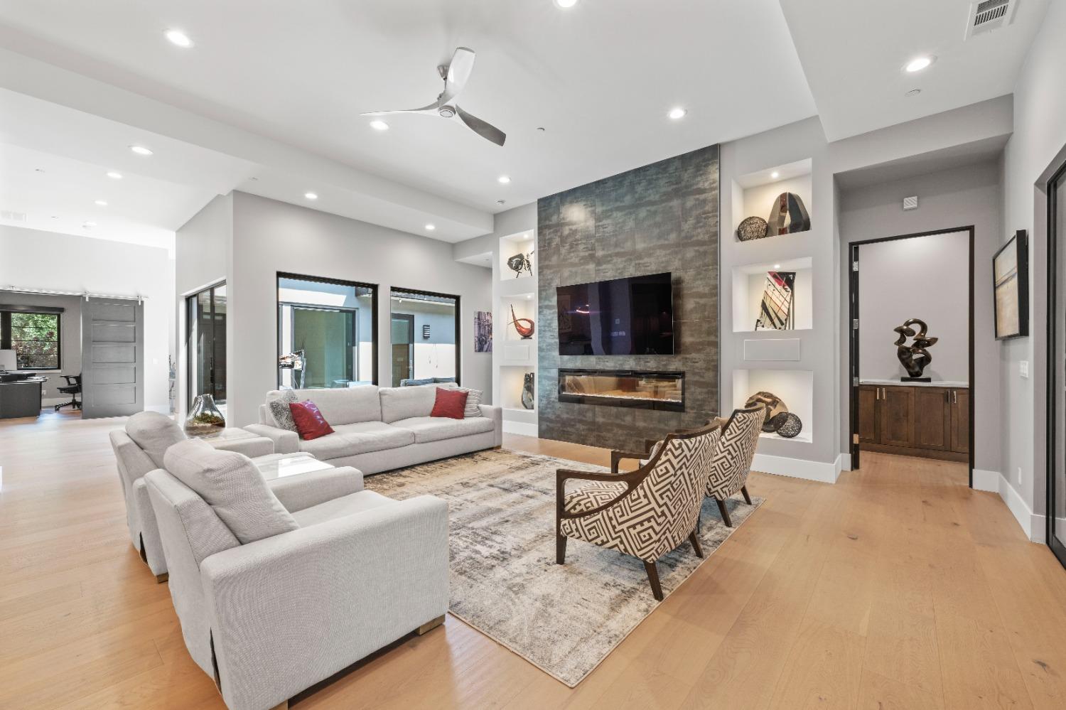 Detail Gallery Image 6 of 73 For 8452 Jomar Ln, Fair Oaks,  CA 95628 - 4 Beds | 4/1 Baths