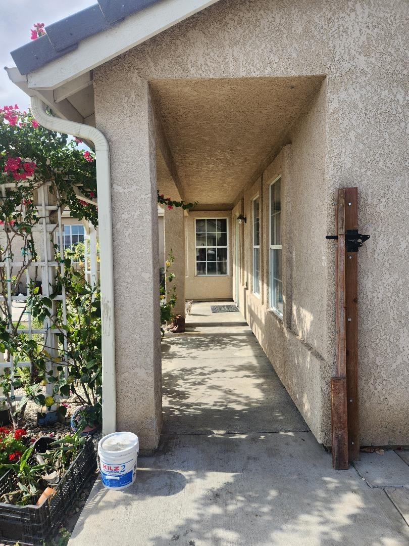 Detail Gallery Image 8 of 27 For 755 Windsor Ct, Los Banos,  CA 93635 - 5 Beds | 3 Baths