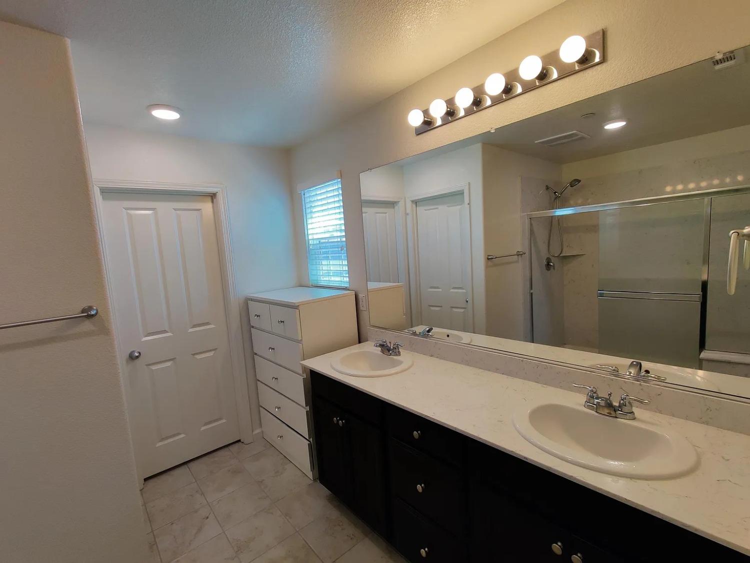 Detail Gallery Image 12 of 34 For 1636 N Breezy Meadow Dr, Sacramento,  CA 95834 - 5 Beds | 3 Baths