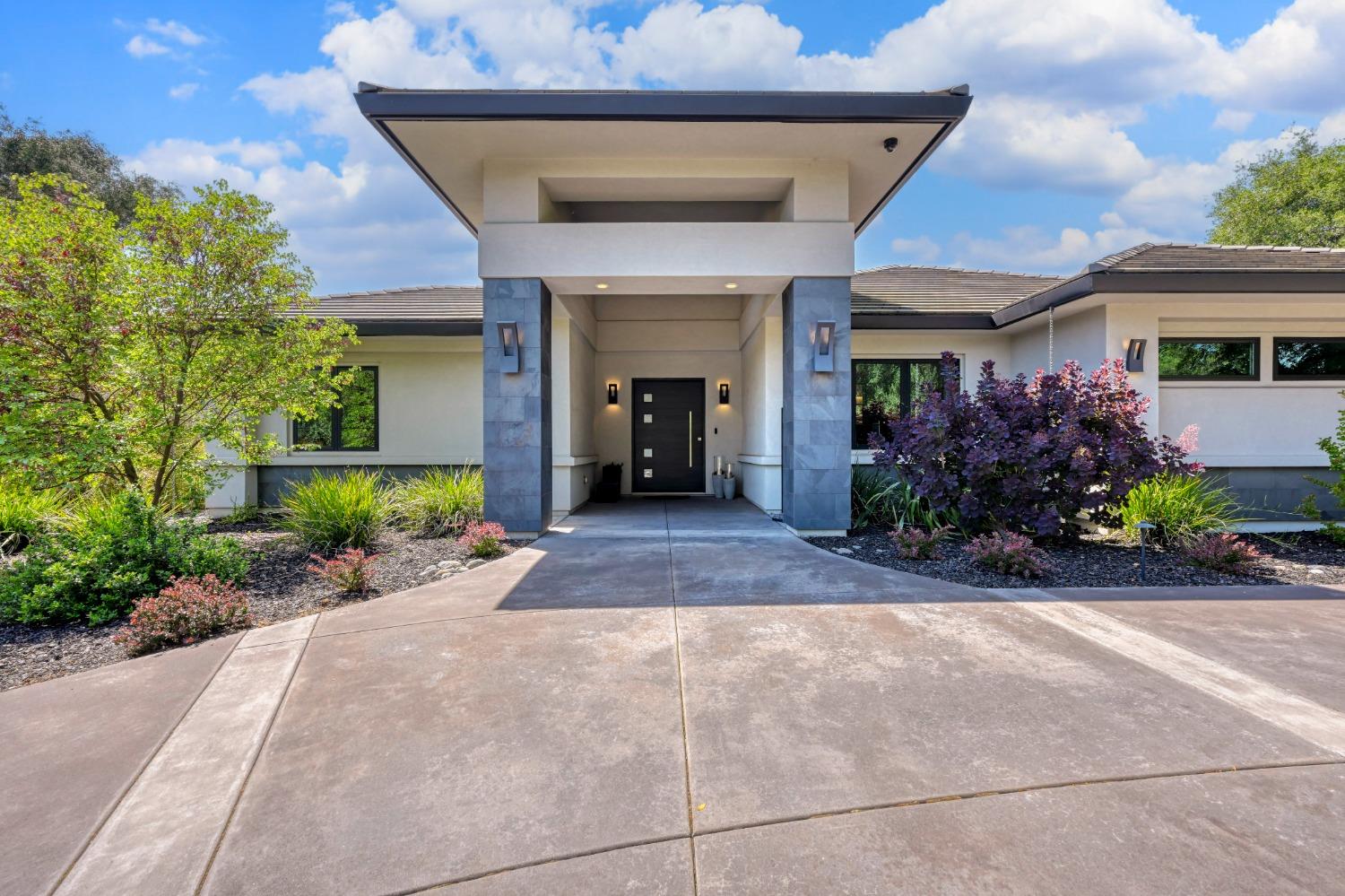 Detail Gallery Image 2 of 73 For 8452 Jomar Ln, Fair Oaks,  CA 95628 - 4 Beds | 4/1 Baths