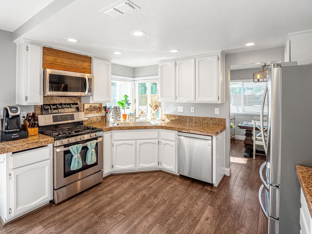 Detail Gallery Image 15 of 47 For 9523 Dunkerrin Way, Elk Grove,  CA 95758 - 3 Beds | 2/1 Baths