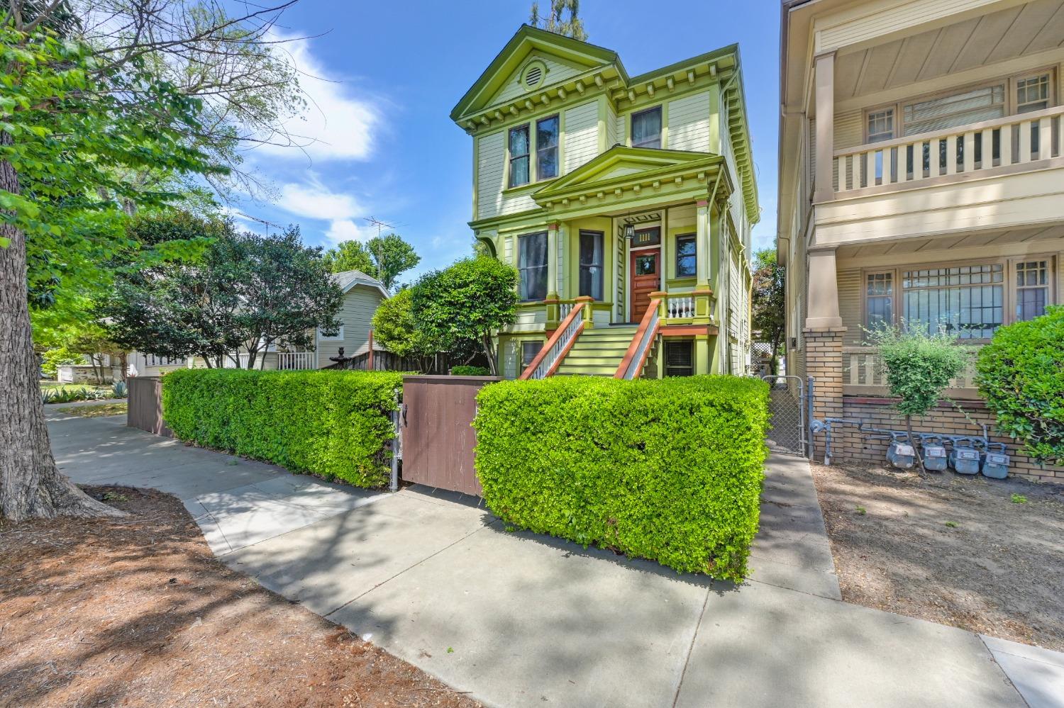 Detail Gallery Image 3 of 40 For 1111 U St, Sacramento,  CA 95818 - 4 Beds | 3/1 Baths