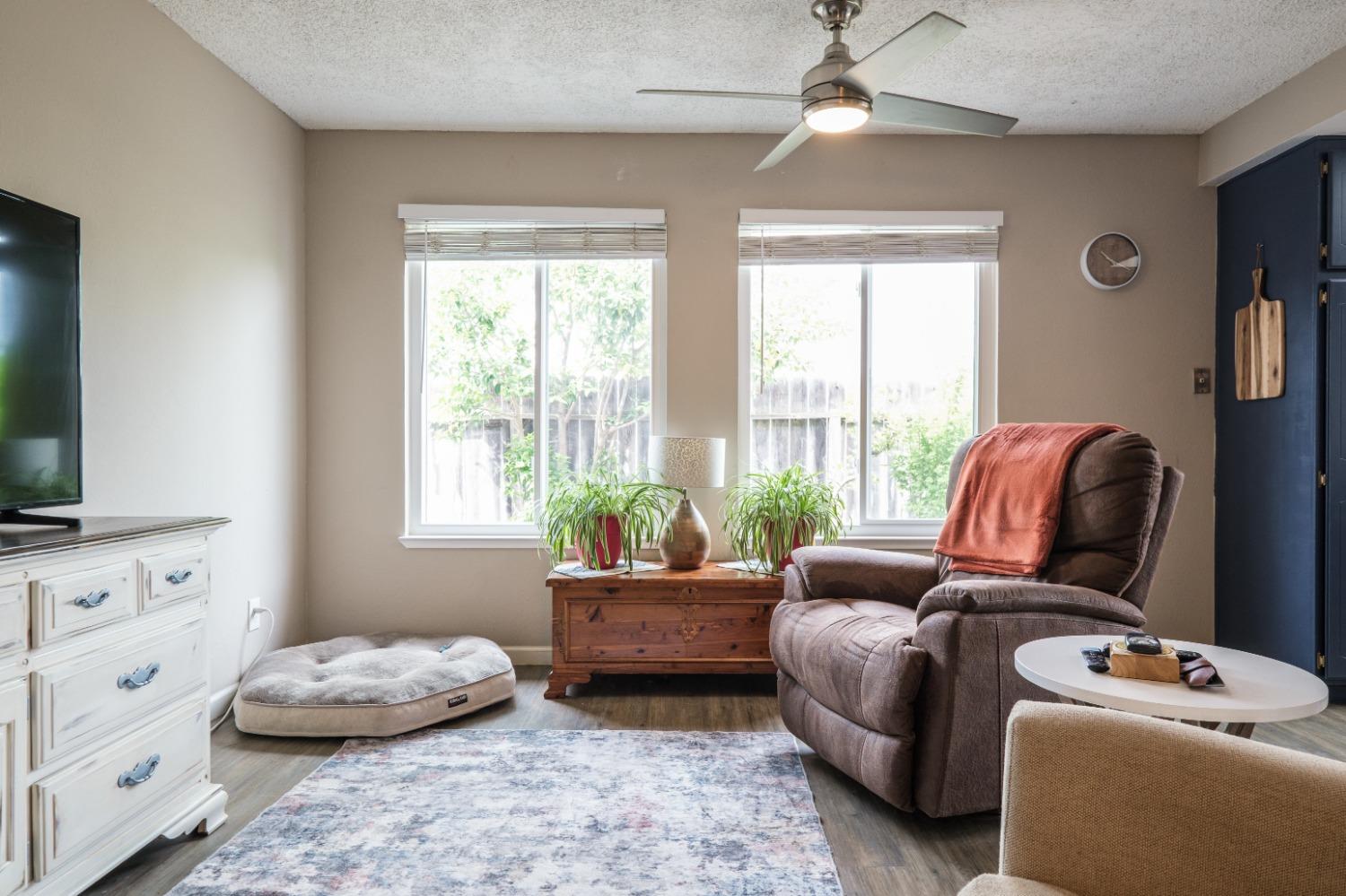 Detail Gallery Image 6 of 35 For 3121 Huntsman Dr, Sacramento,  CA 95826 - 3 Beds | 2 Baths