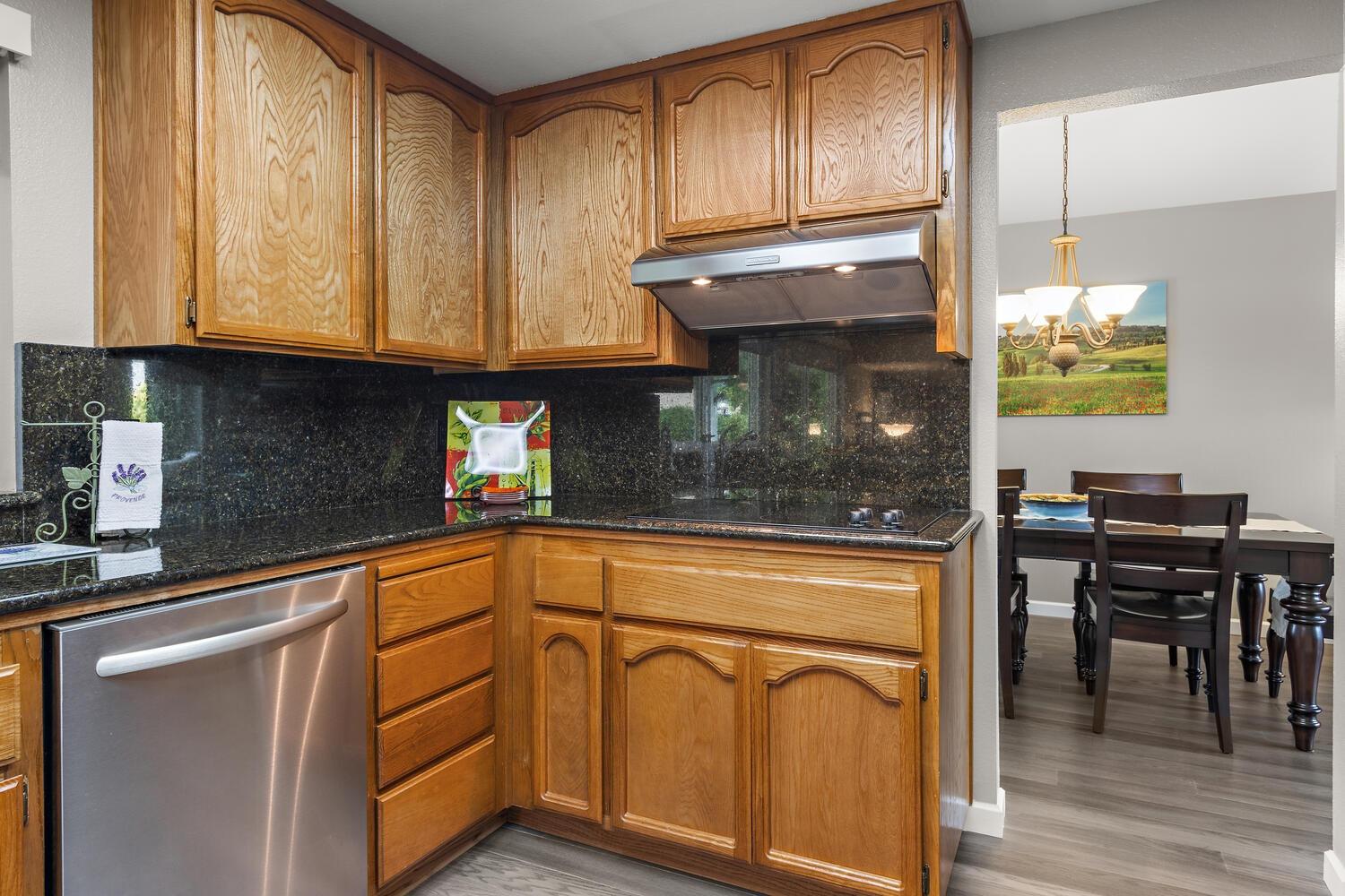 Detail Gallery Image 12 of 56 For 19 Green Mist Ct, Sacramento,  CA 95831 - 4 Beds | 3 Baths